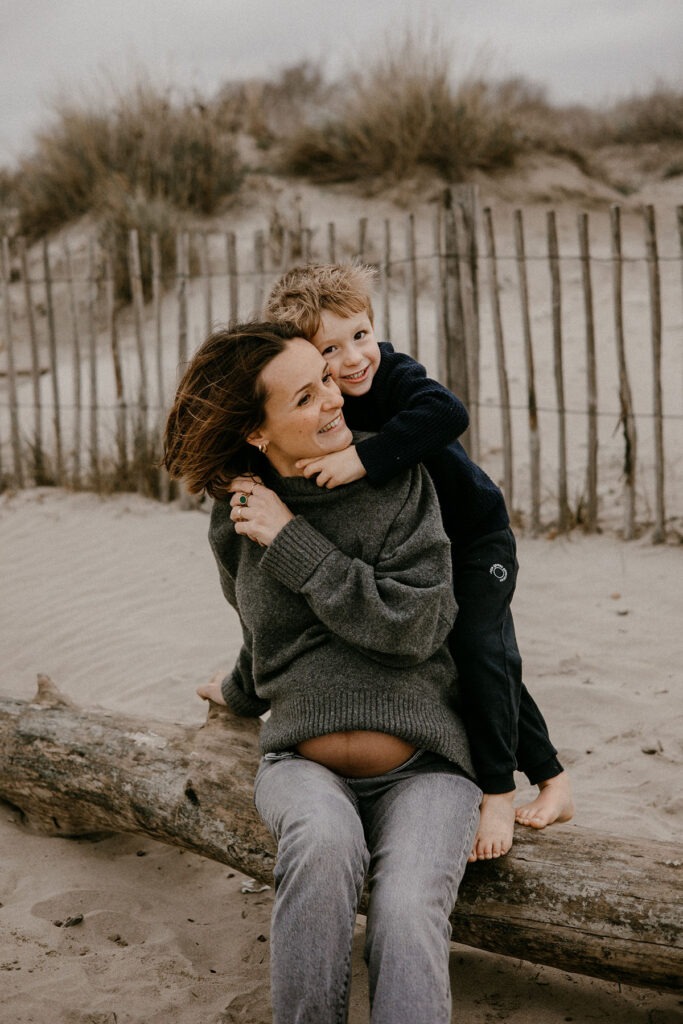 séance photo grossesse plage hiver à montpellier