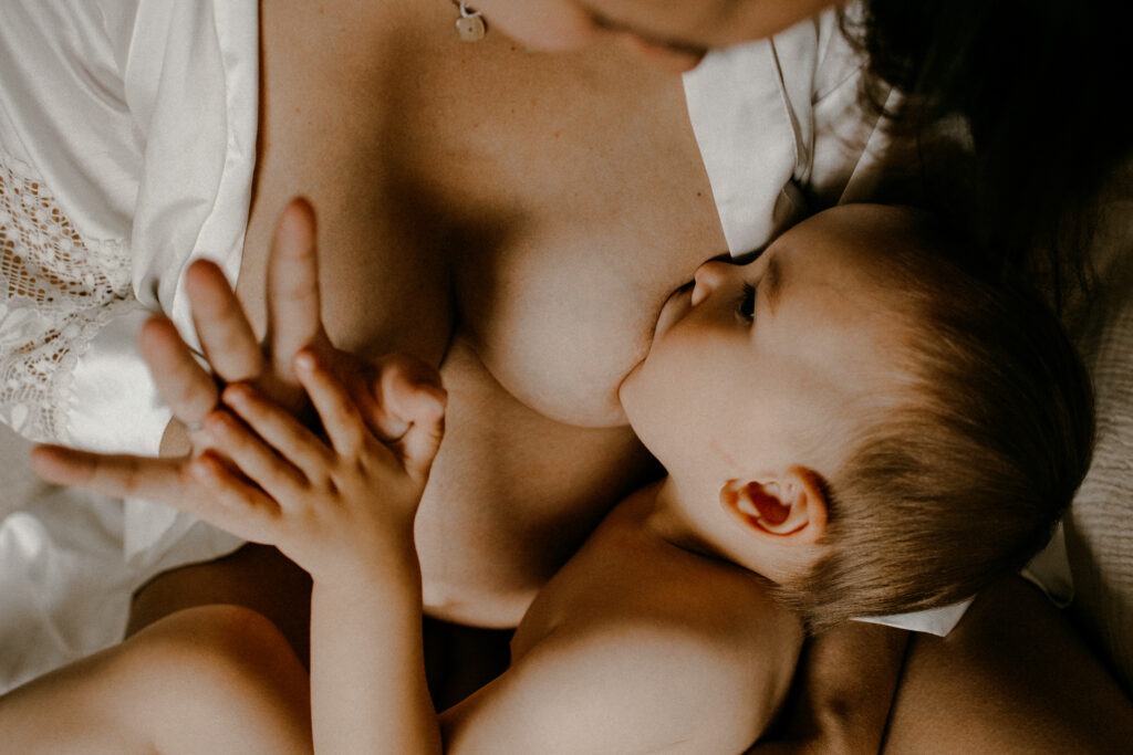 photographe maternite intimiste et allaitement montpellier