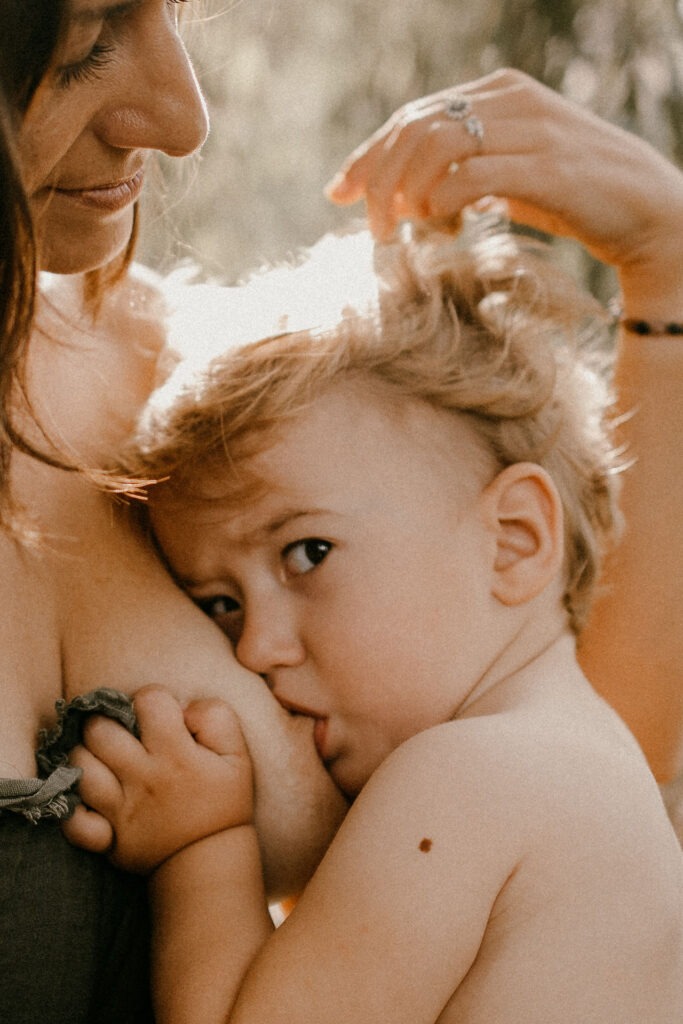 photographe allaitement montpellier en extérieur